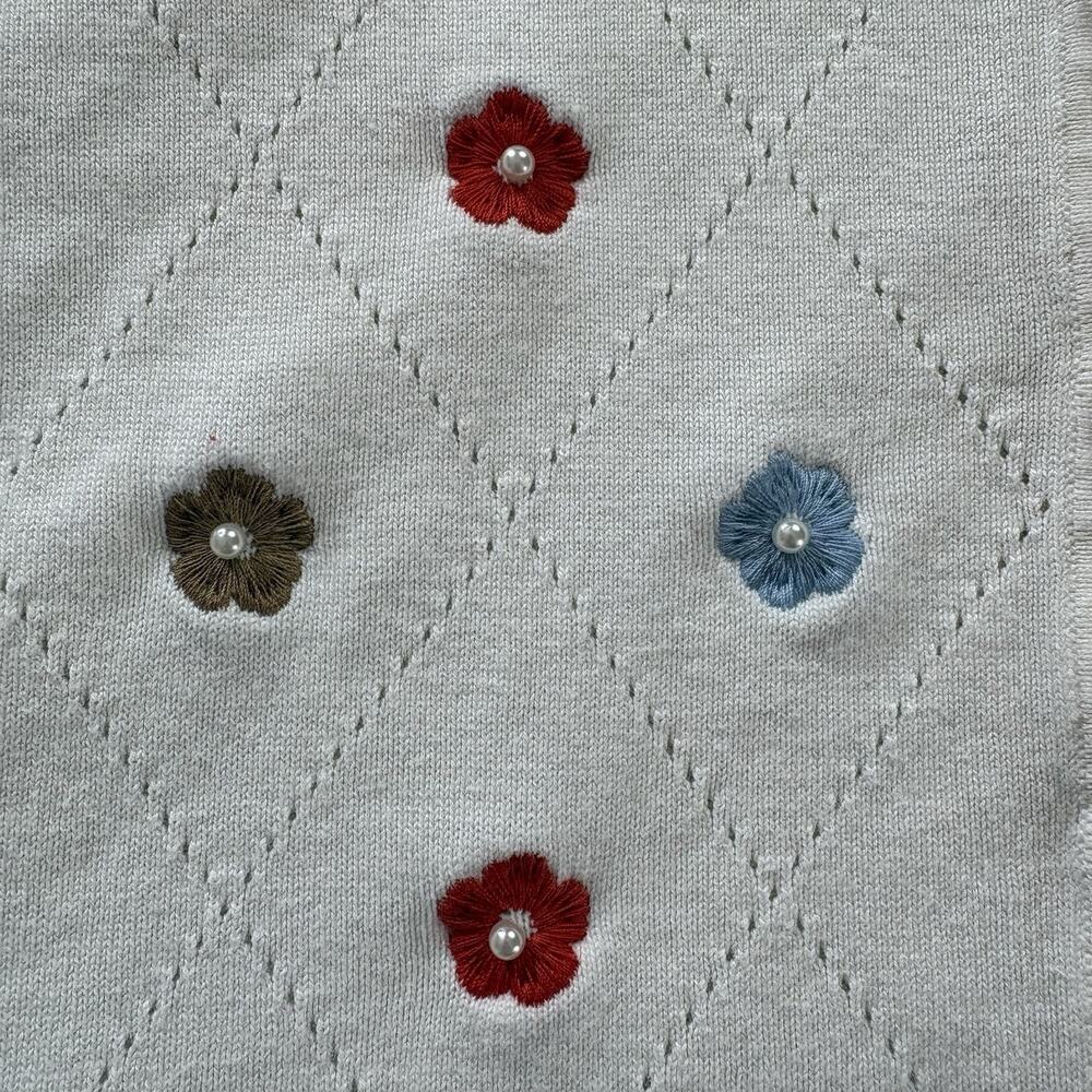 Charter Club Women’s Embroidered Floral White Cardigan Size M Preppy Grandmacore - Picture 5 of 13